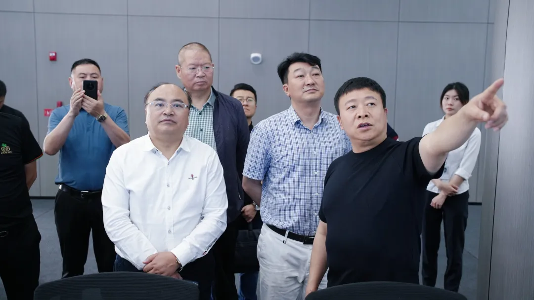 聚焦丨成都雅安商会会长杨建平一行莅临PA直营光伏科技考察