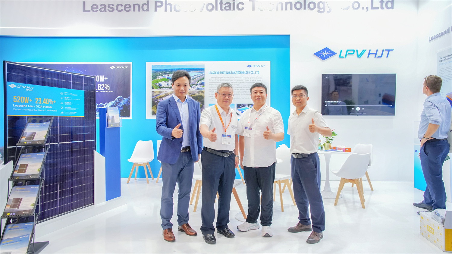 PA直营光伏亮相慕尼黑，高效异质结技术引领光伏创新风潮