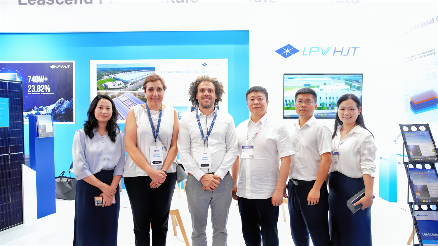 PA直营光伏亮相慕尼黑,高效异质结技术引领光伏创新风潮