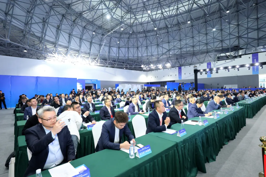 PA直营光伏亮相四川省“拓市场稳增长”光伏产业供需对接推进会